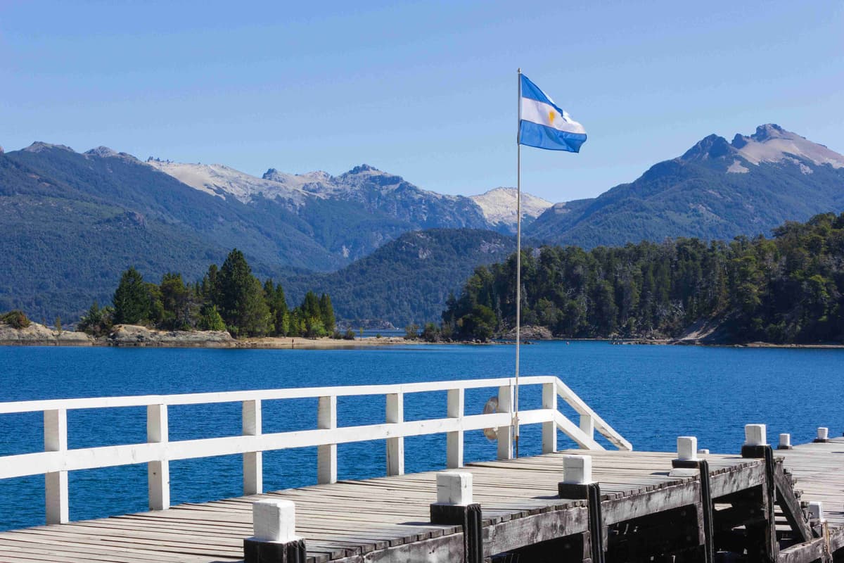 Argentinian Flag Lake Dock _Mountain View