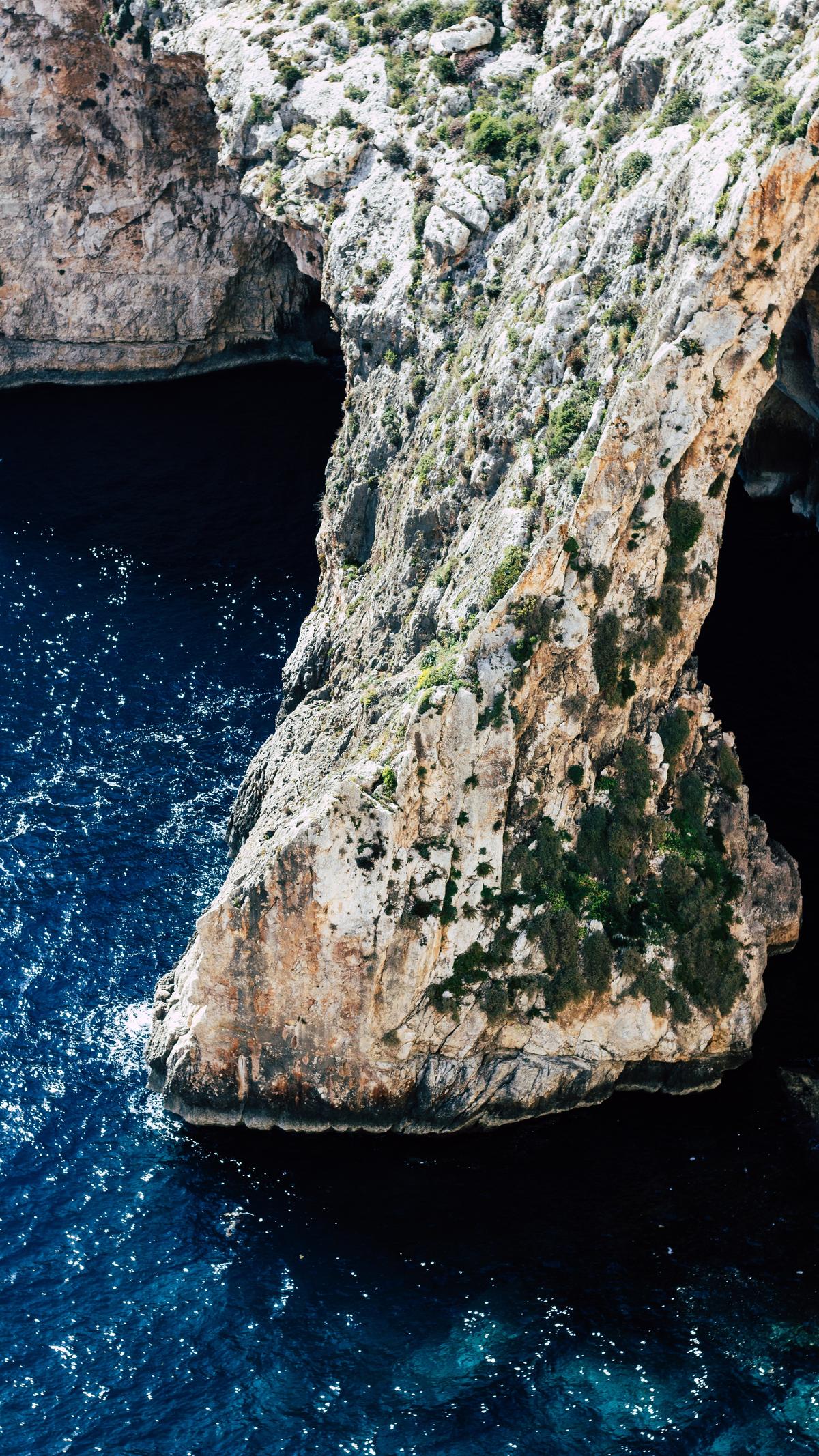 صورة كهف الشيطان في جزر كايمان بواسطة إيليا شولت