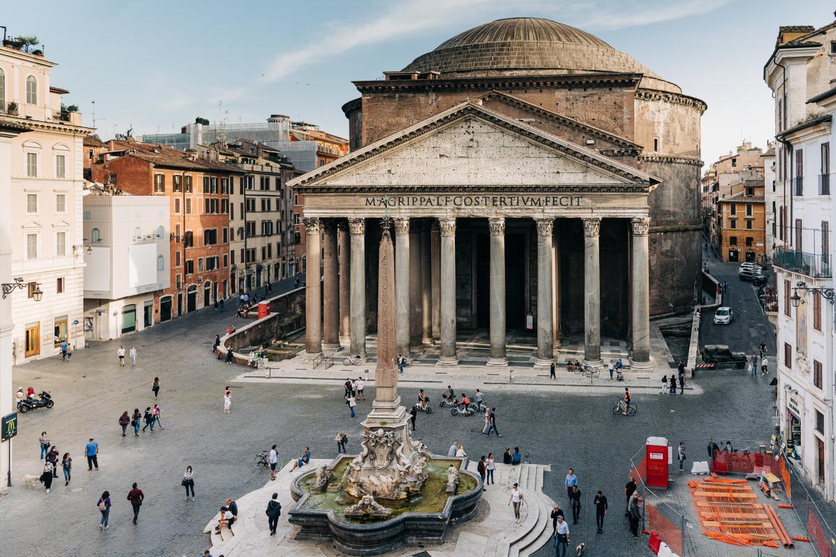 Italien-Pantheon-Gabriella-Clare-Marino