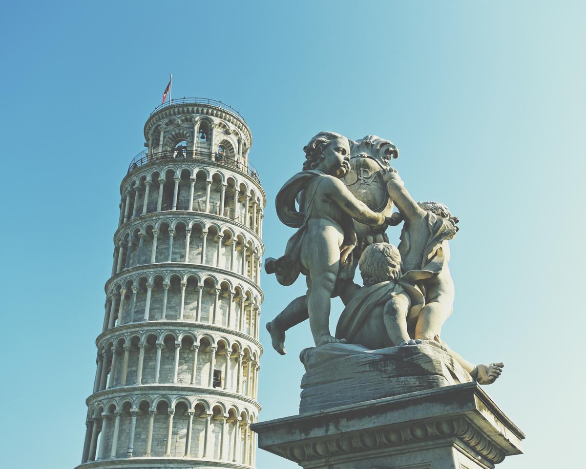 برج بيزا المائل في إيطاليا توماو وانغ