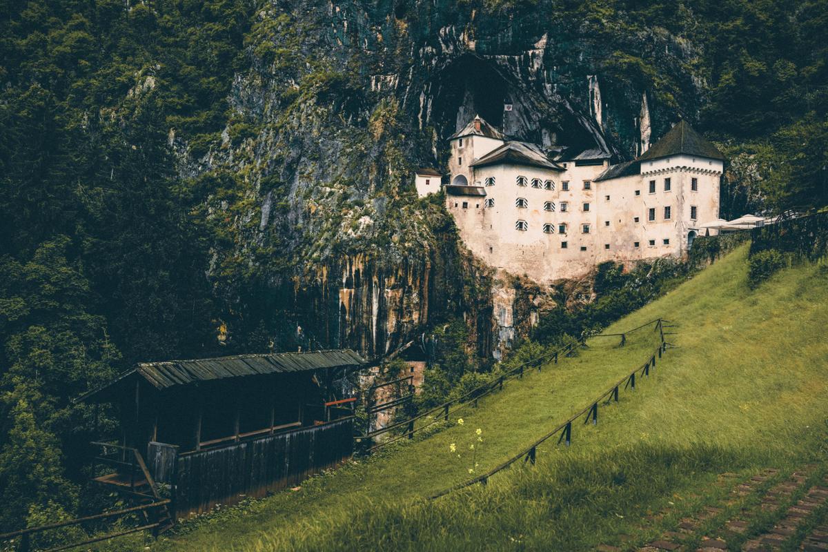 Zamek Predjama Słowenia Zdjęcie: Chris Yang