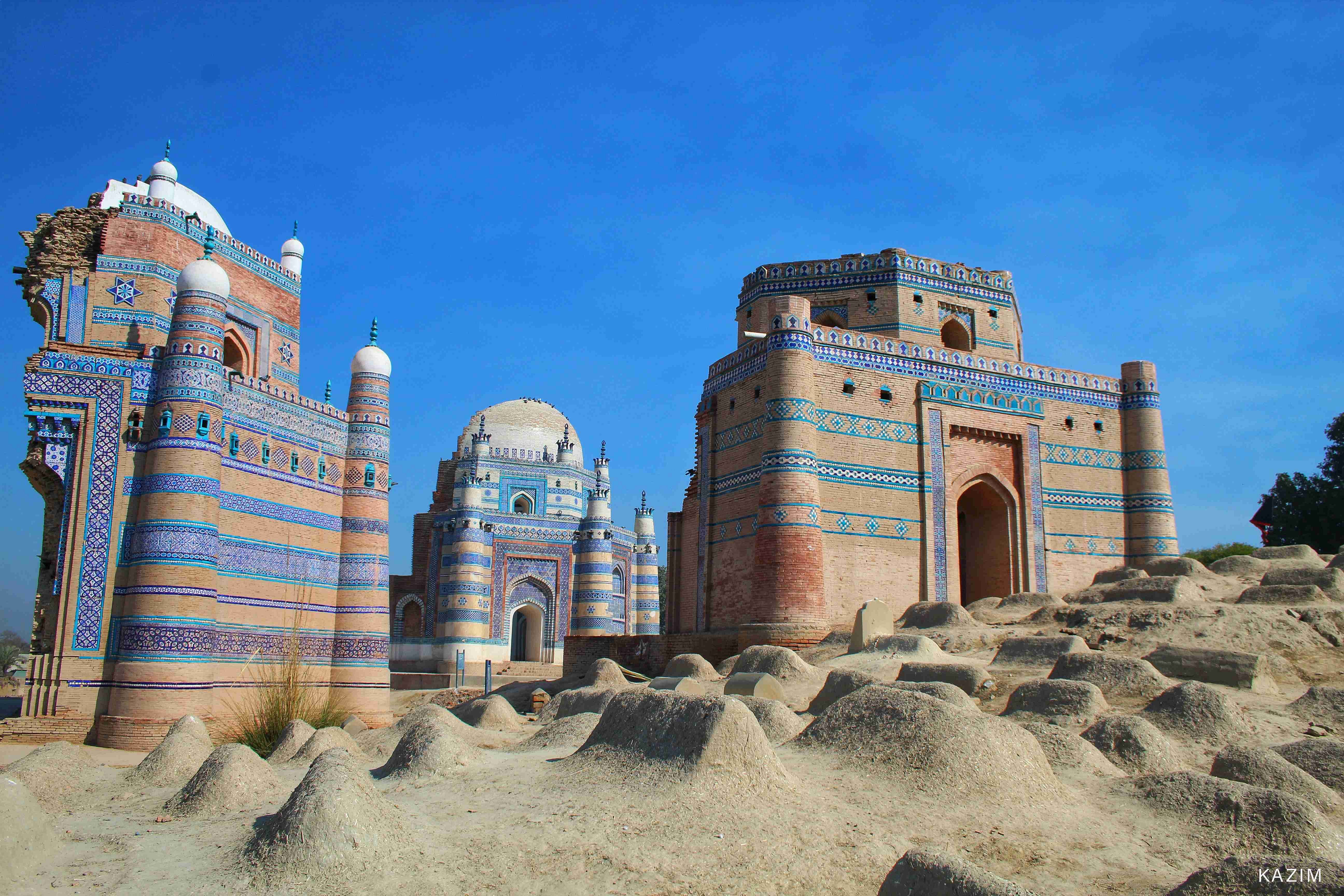 Renting a Car in Pakistan: Your Complete Pakistan Car Rental Guide