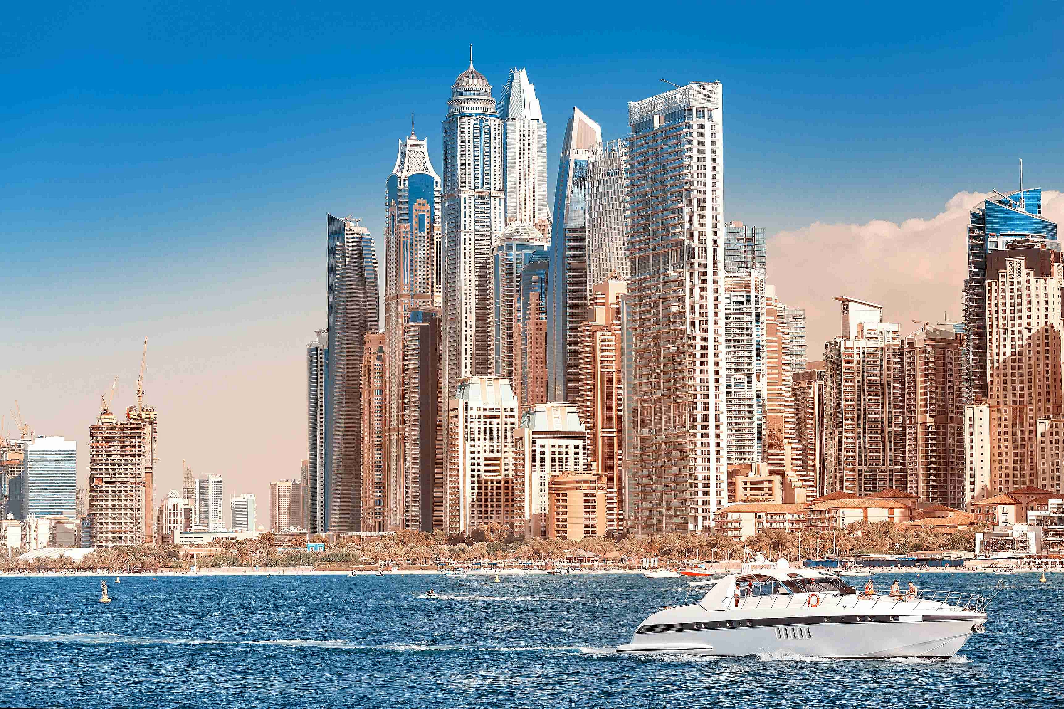 The Luxurious Dubai Daycation: 5 Best Day Trips from Dubai for Effortless Relaxation