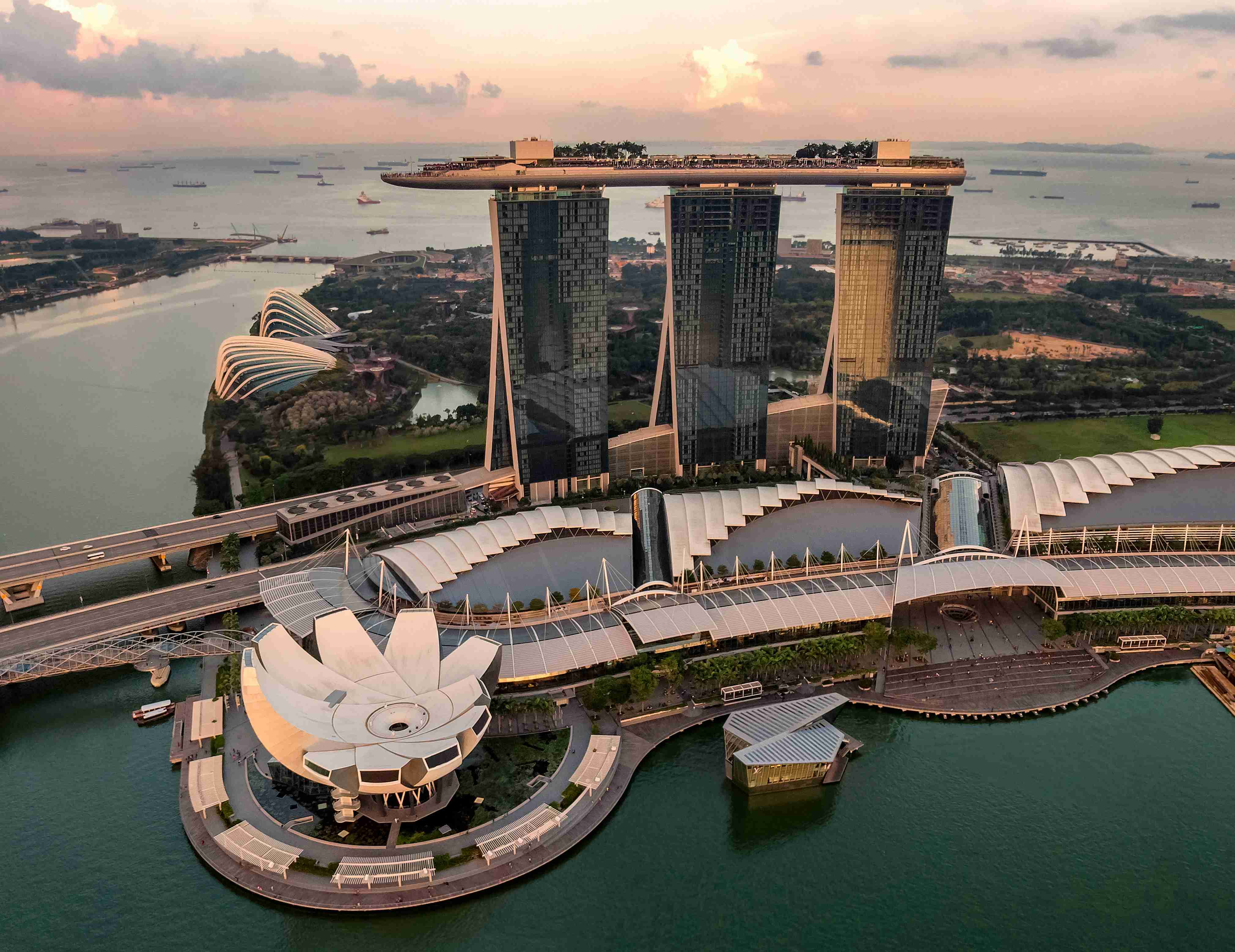Visit Singapore: A Dynamic Urban Playground