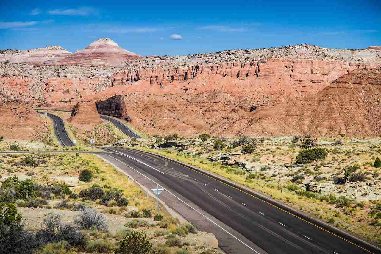 5 Road Trip Routes for Electric Vehicles in the USA