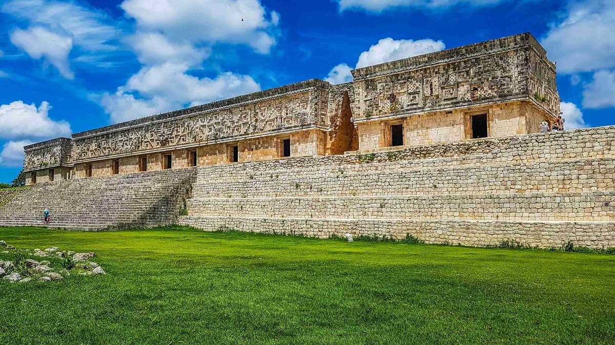 Muinaiset mayapalatsin rauniot Uxmalin Meksikossa