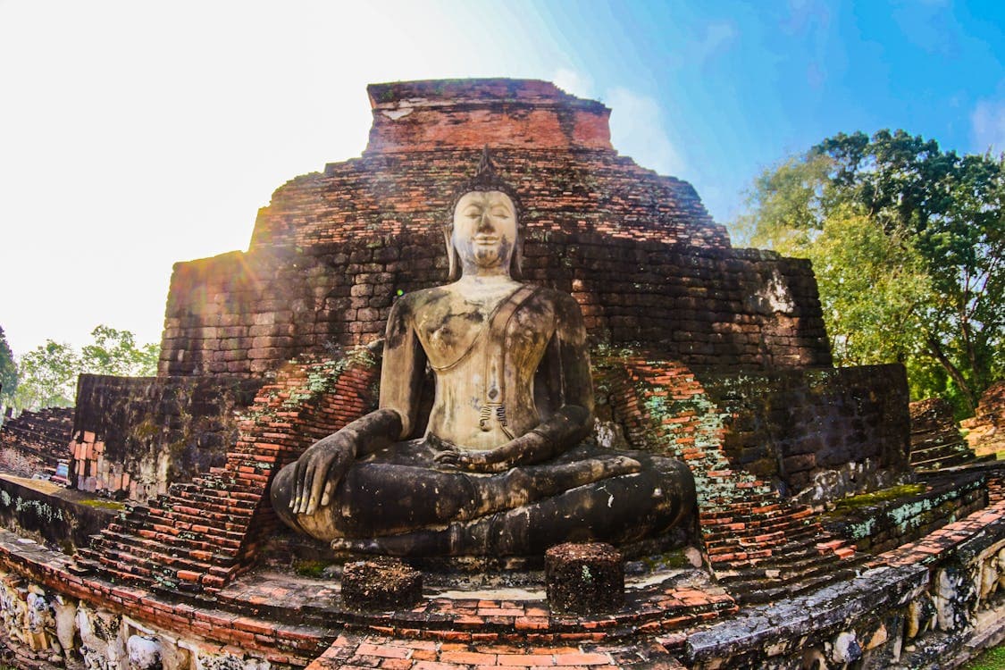 Ancient_Buddha_Statue_in_Sukhothai_Historical_Park