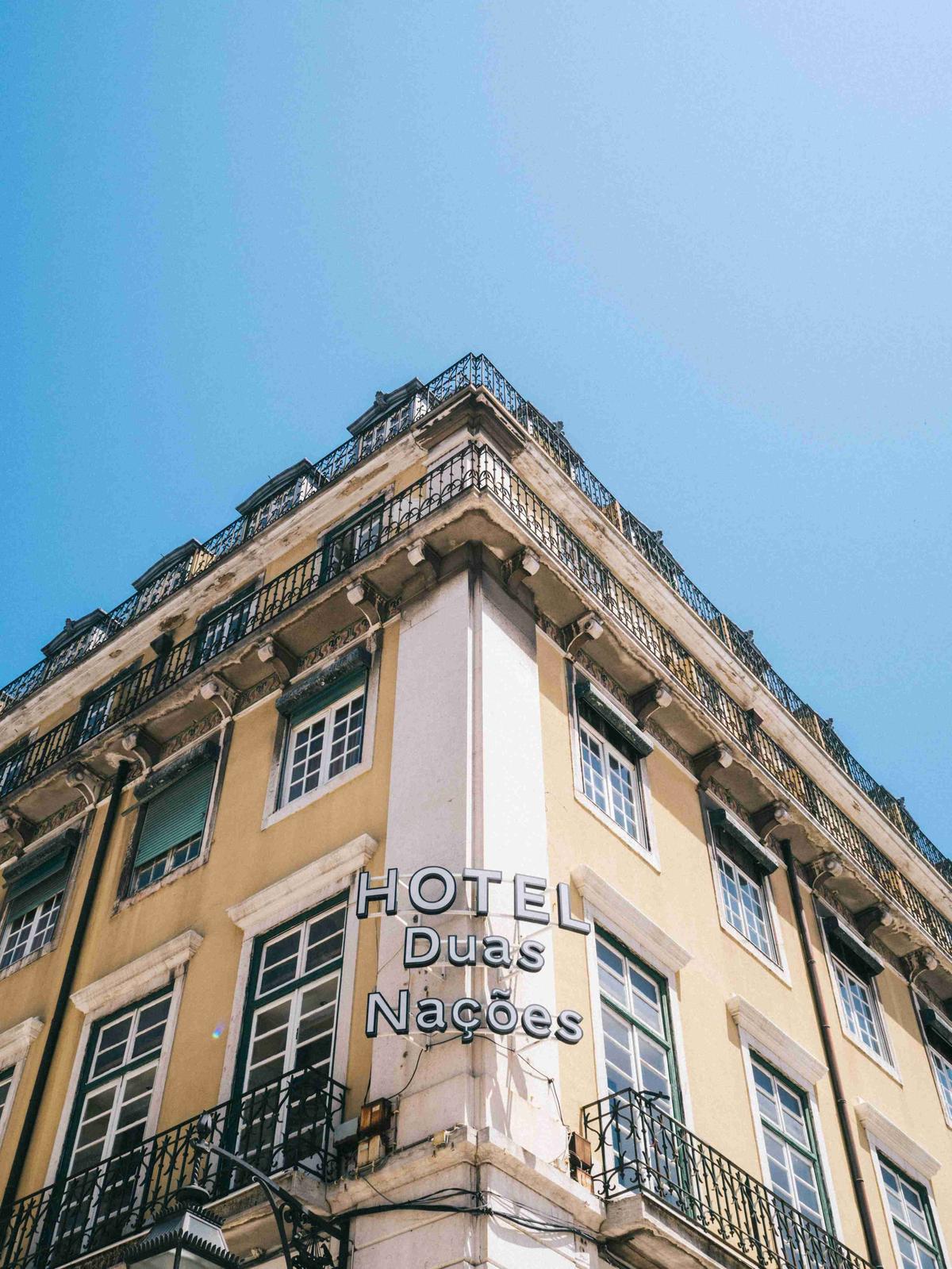 Facade of Hotel Dua Nacoes Lisbon