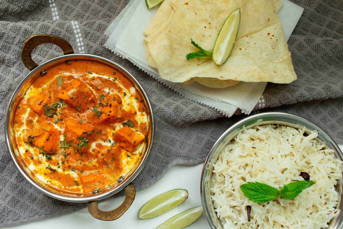 Indian Butter Chicken with Rice and Naan