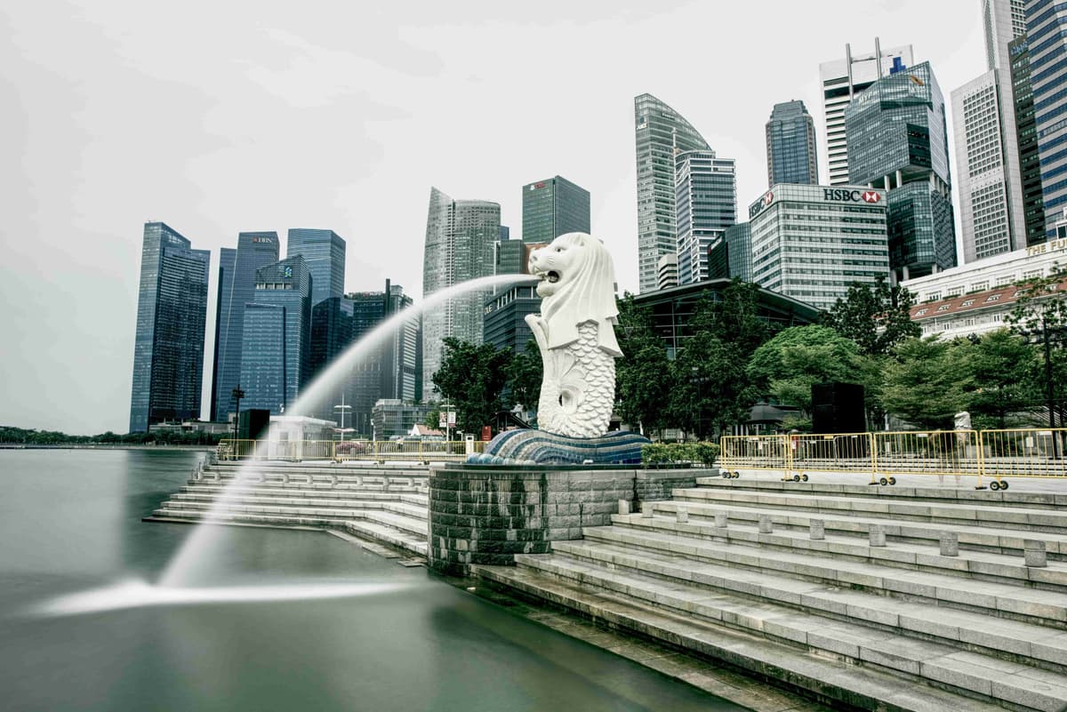 Merlion Statue Fountain with Singapore Skyline