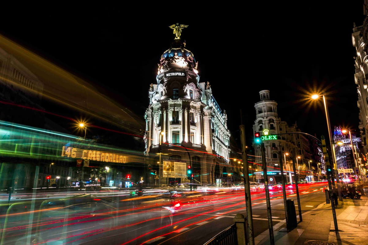 Metropolis Building Madrid Night Traffic
