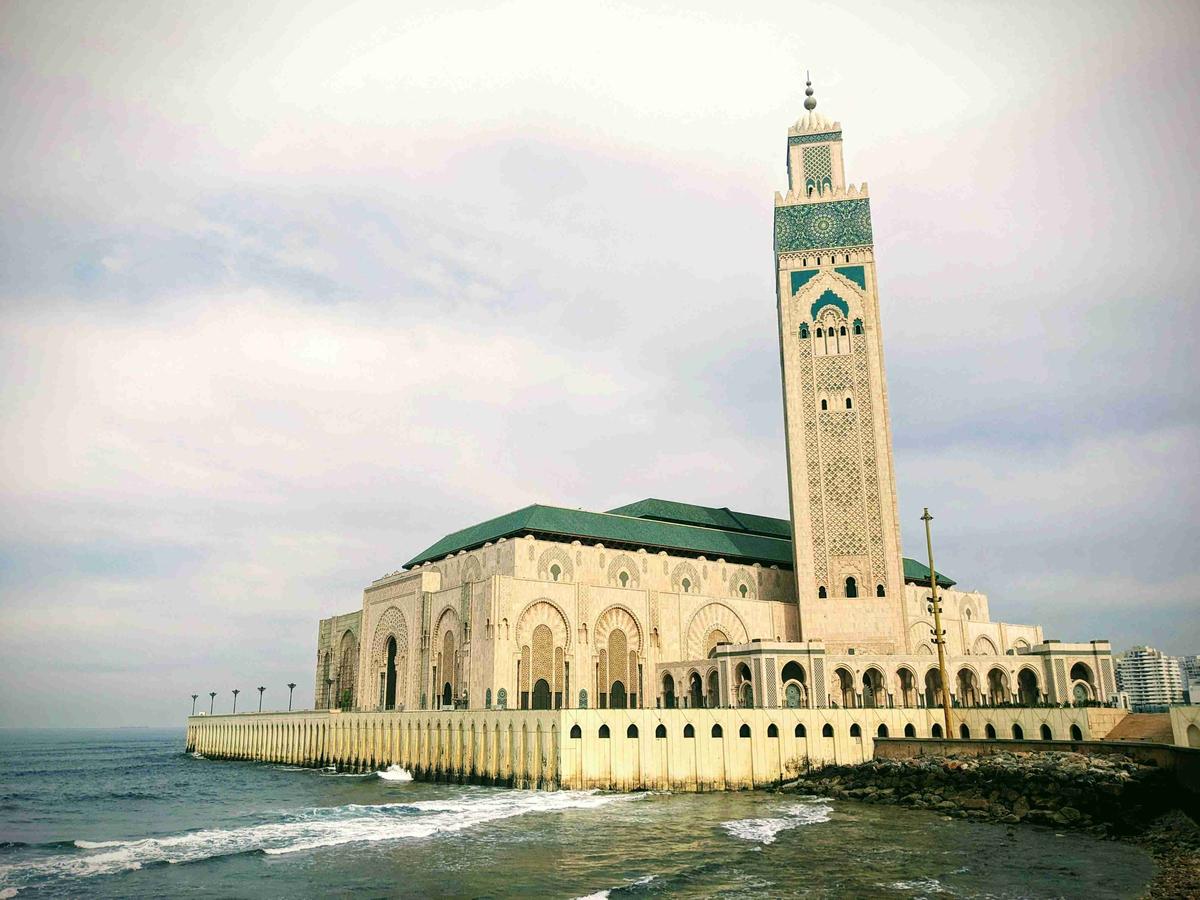Seaside Mosque with Decorative Architecture and Tall Minaret