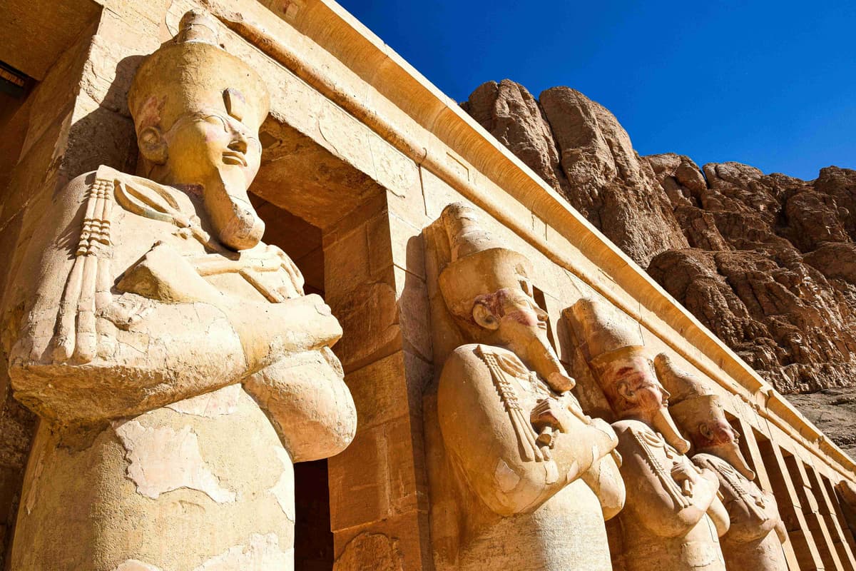 Statues_of_Pharaohs_on_Temple_Wall_Egypt