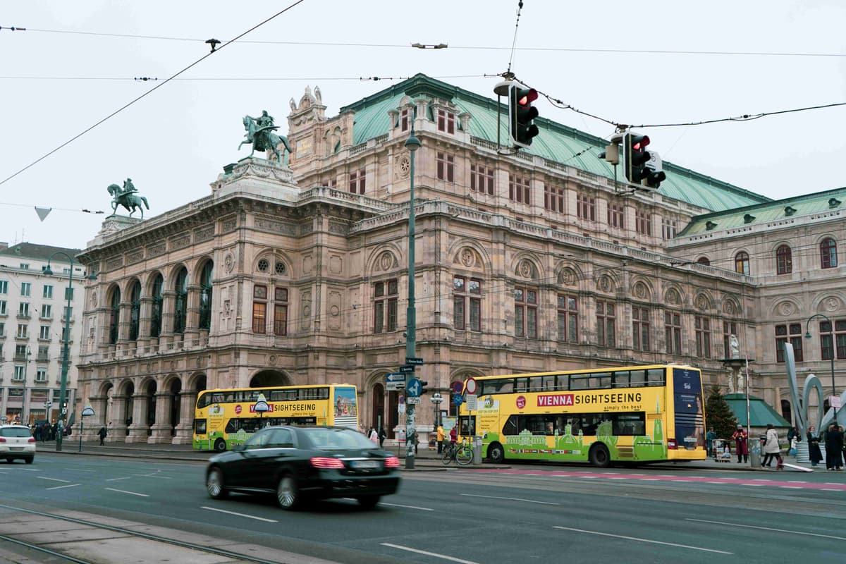 Vienna State Opera and Sightseeing Bus