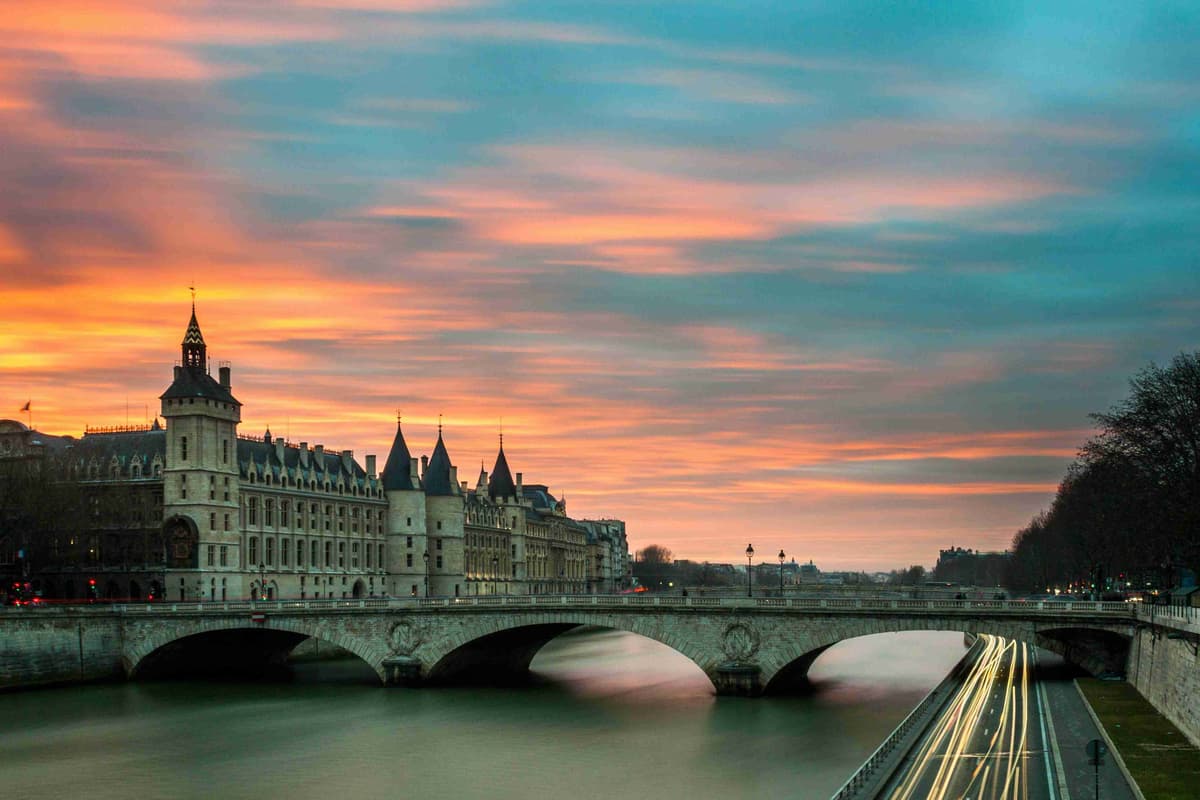 grey-bridge-timelapse-photography