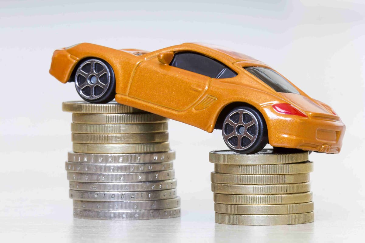 foto ravvicinata di un nuovo giallo brillante e lussuoso