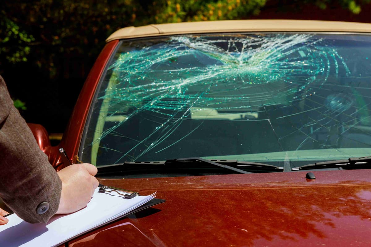 car-windshield-damage-inspection