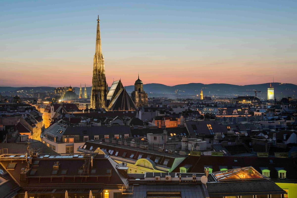 « La skyline de Vienne au coucher du soleil »