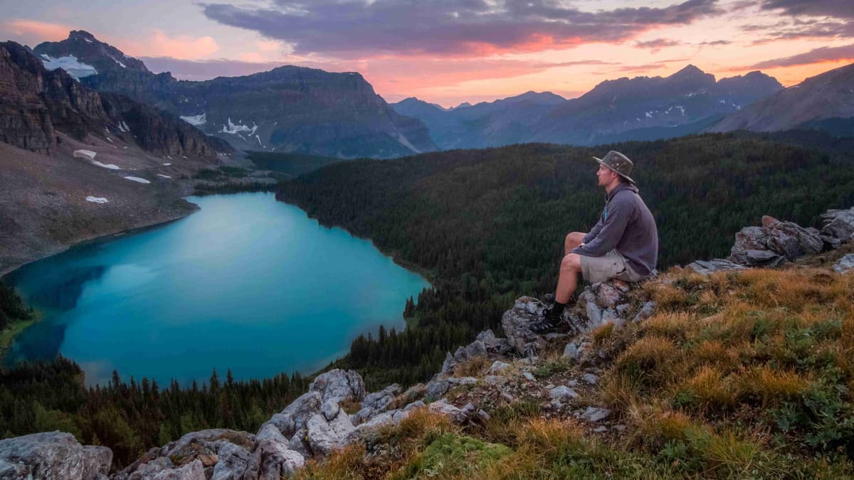 hiker-overlooking-mountain-lake