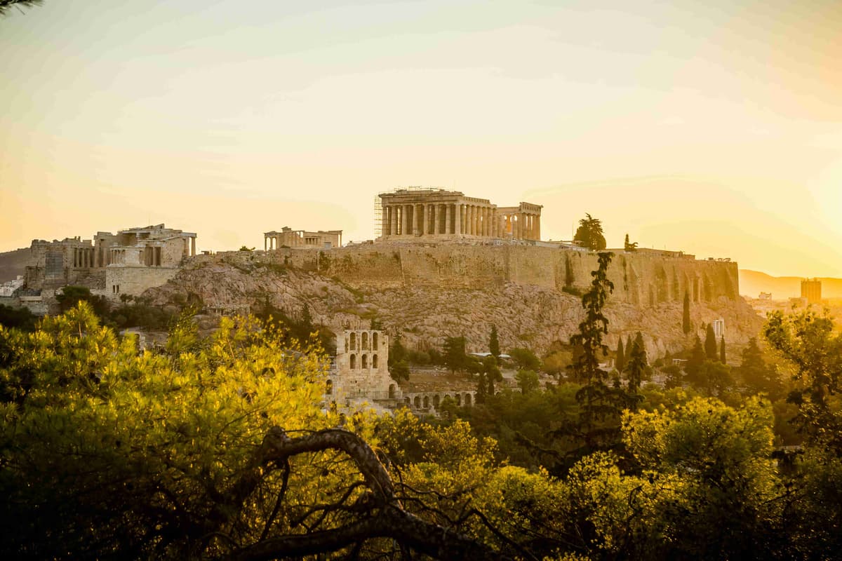 Đền Parthenon ở Athens lúc hoàng hôn