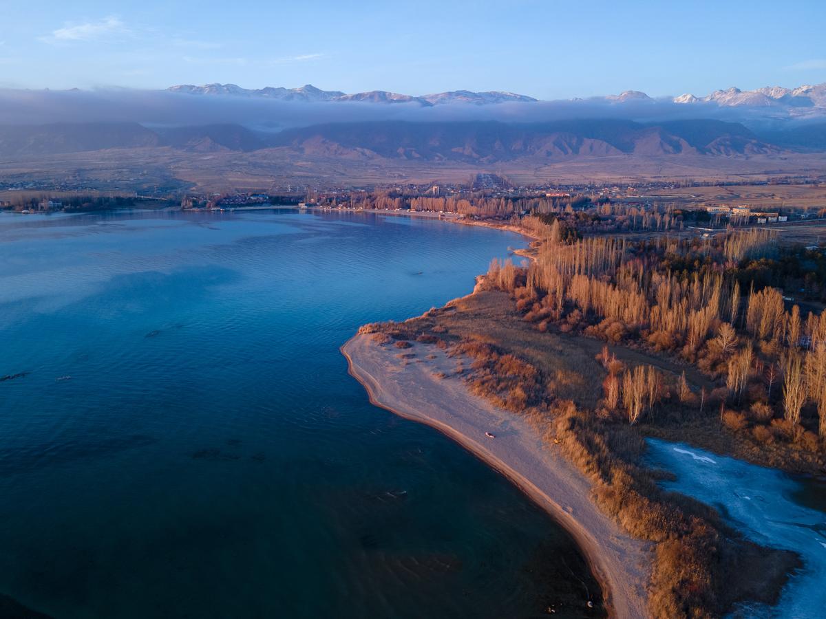 Озеро Иссык-Кук. Фото Майка Дудина.