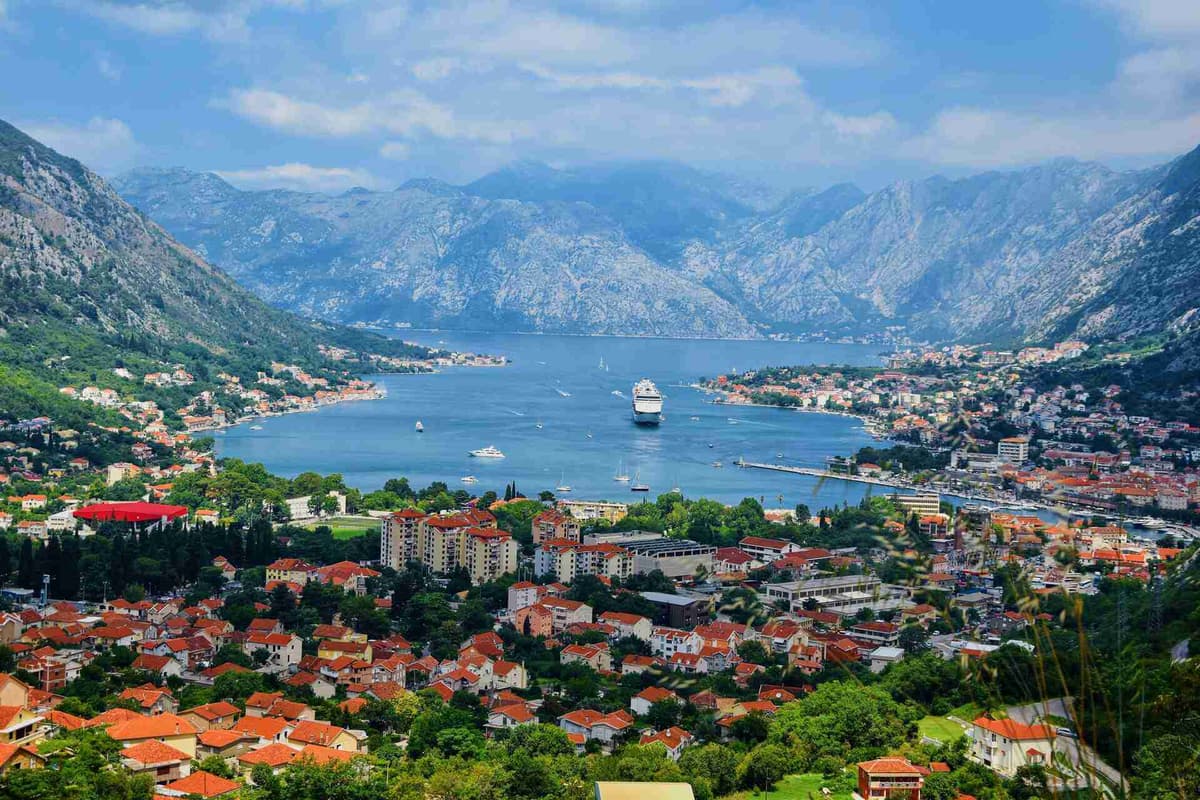 Juodkalnijos vairavimo vadovas Boka Kotorska įlanka