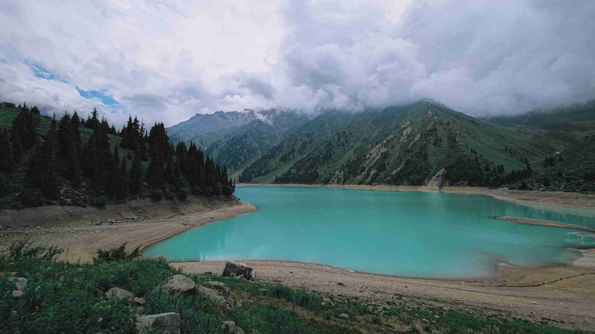 clouds-over-big-almaty-lake