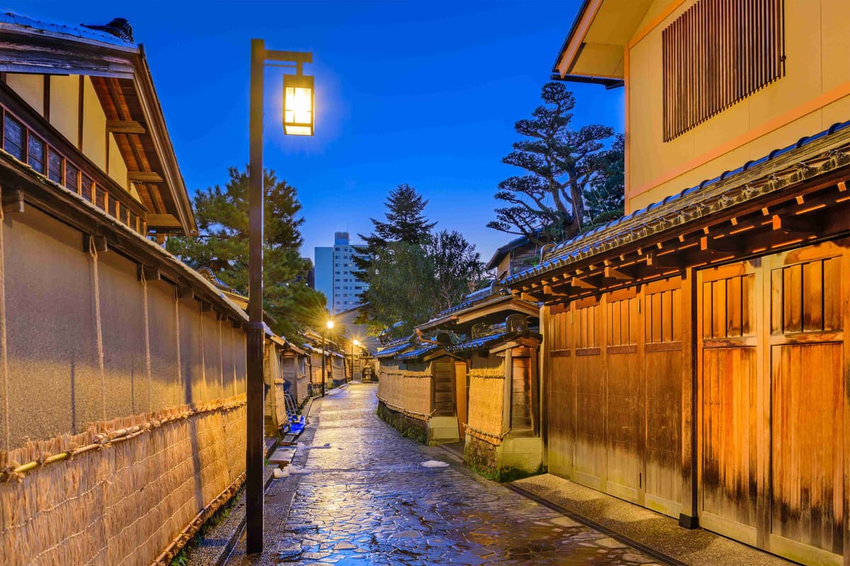 samurai-district-of-kanazawa-japan
