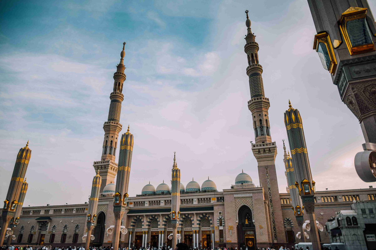 Al_Masjid_An_Nabawi_Minarets_at_Dusk_Medina
