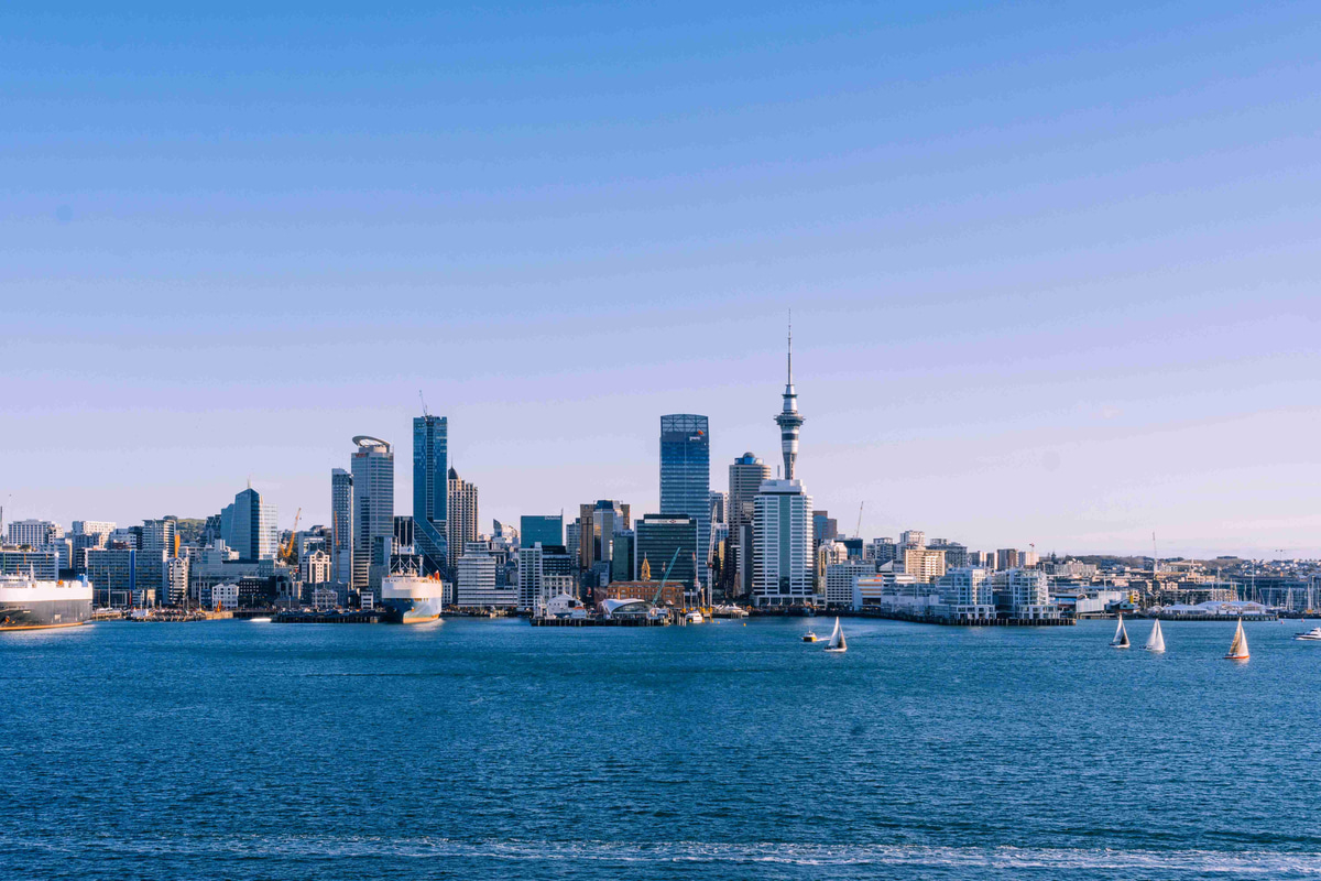 Auckland_Cityscape_with_Sky_Tower_and_Harbor