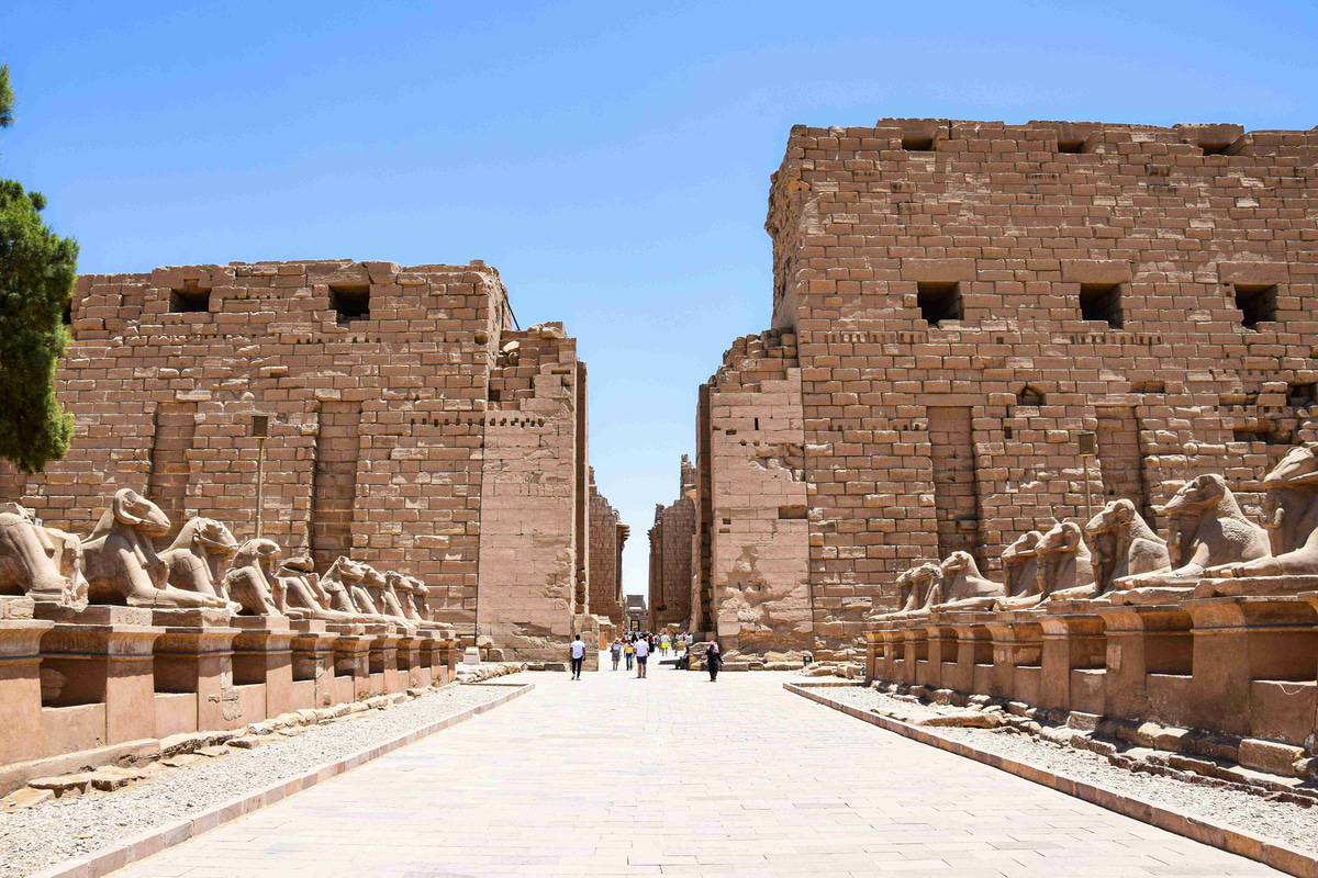 Avenue_of_Sphinxes_Karnak_Temple_Complex_Luxor_Egypt