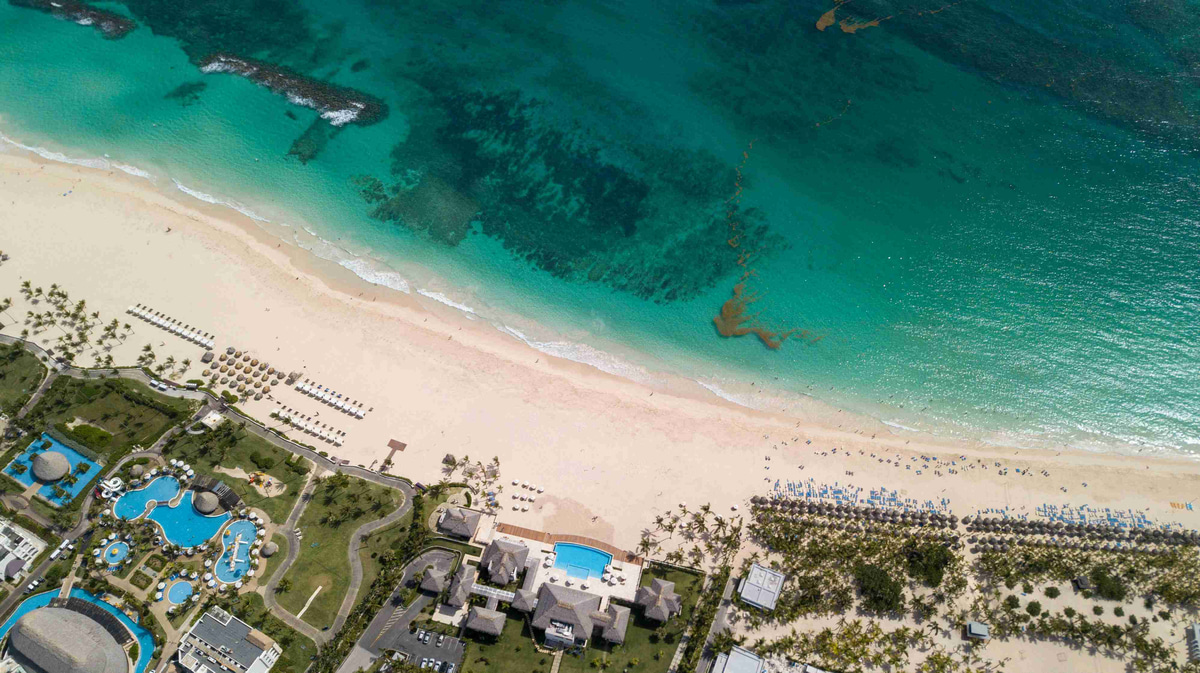 Caribbean_Resort_Aerial_View_with_Crystal_Clear_Waters