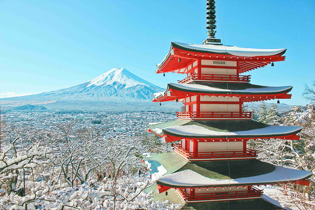 Chureito_Pagoda_and_Mount_Fuji_in_Winter