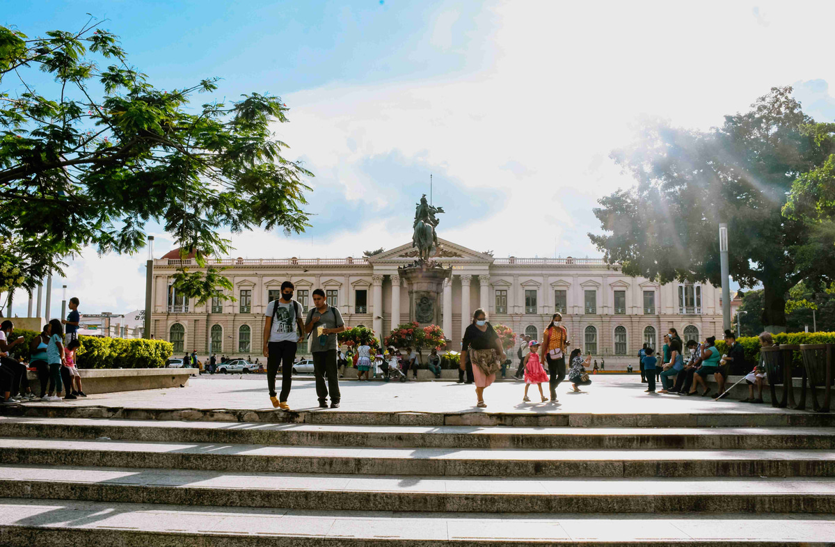 City_Square_Statue_and_Sunrays