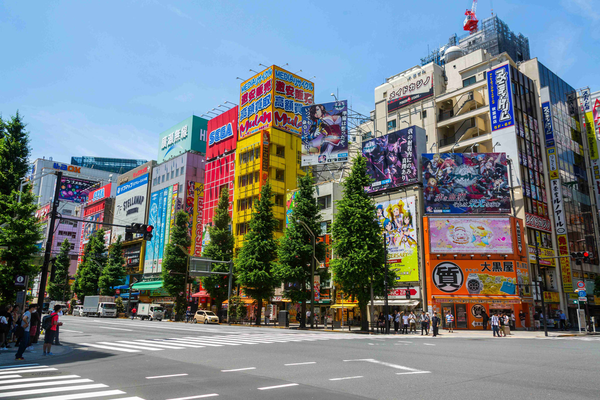 Colorful_Anime_Advertisements_in_Akihabara_District_Tokyo