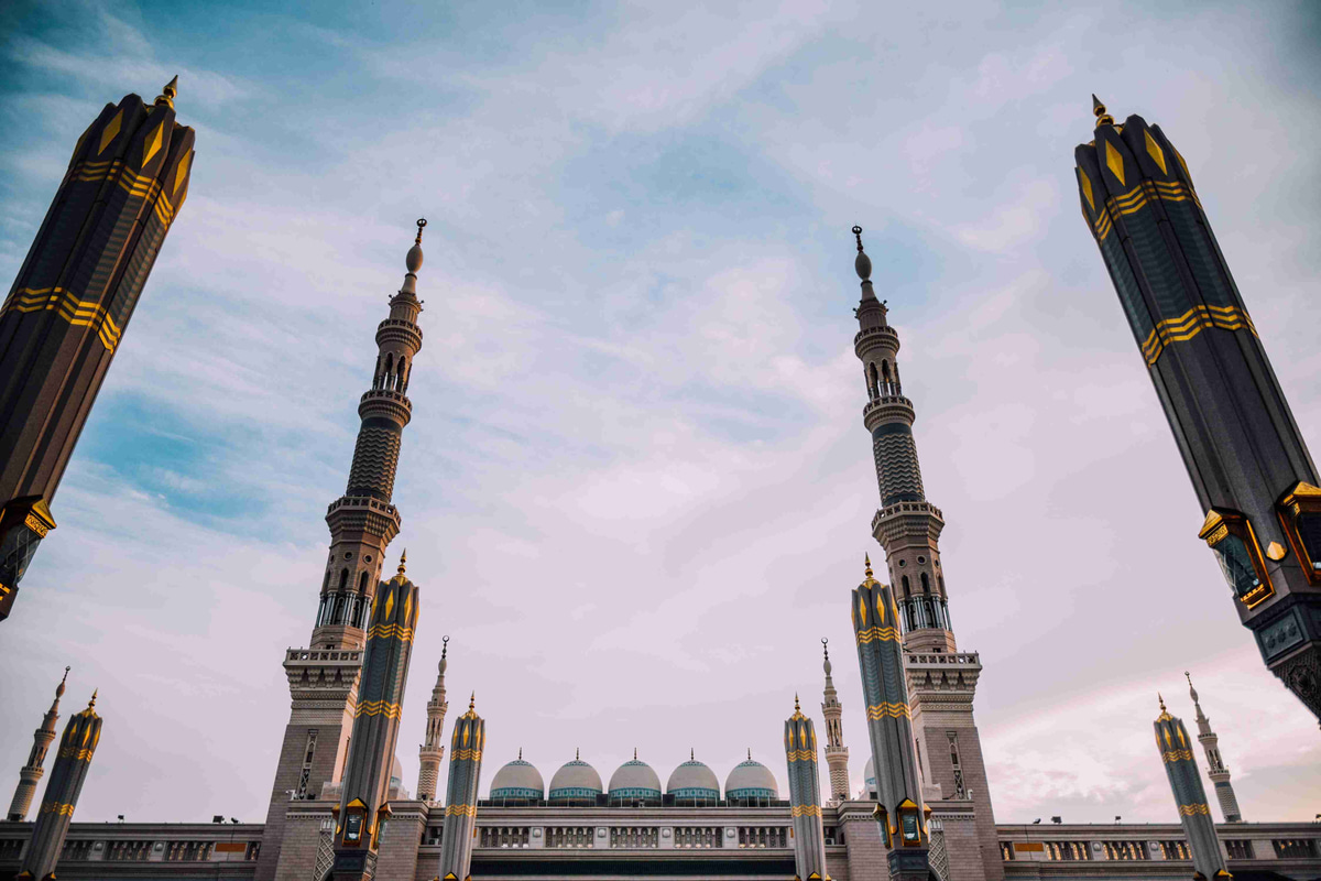 Grand_Mosque_Minarets_at_Dusk