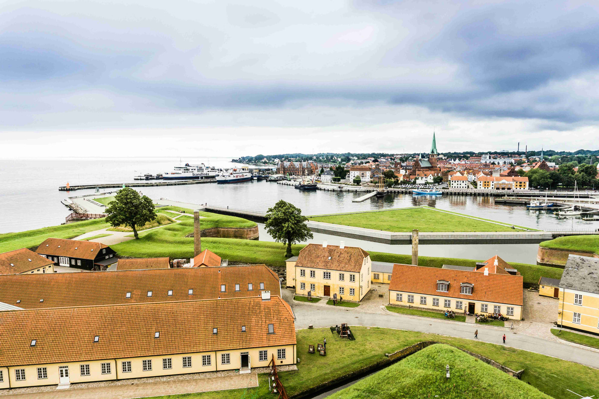Helsingor_Harbor_and_Kronborg_Castle_View