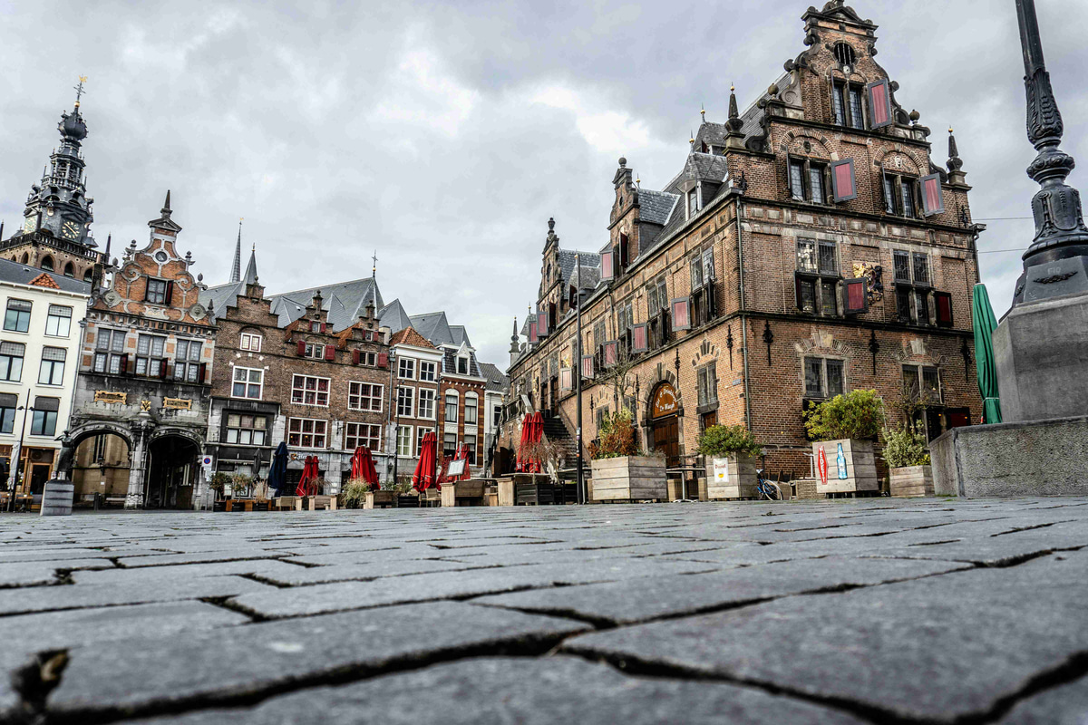Historic_European_Town_Square_Low_Angle_View
