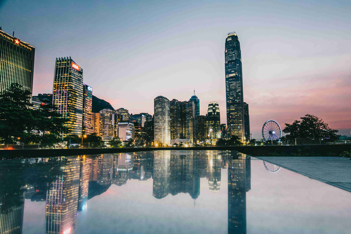 Hong_Kong_Skyline_Reflection_at_Twilight