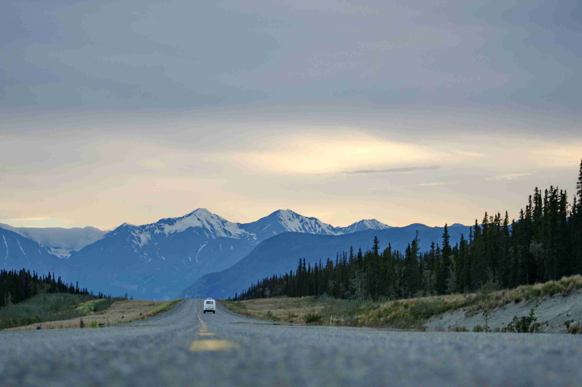 Open_Road_with_Mountain_View_at_Dusk