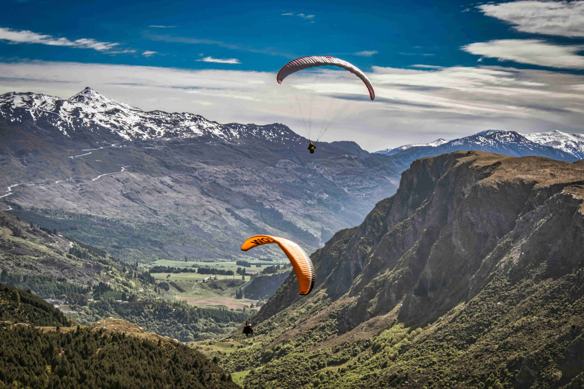Paragliding_Over_Mountain_Valley
