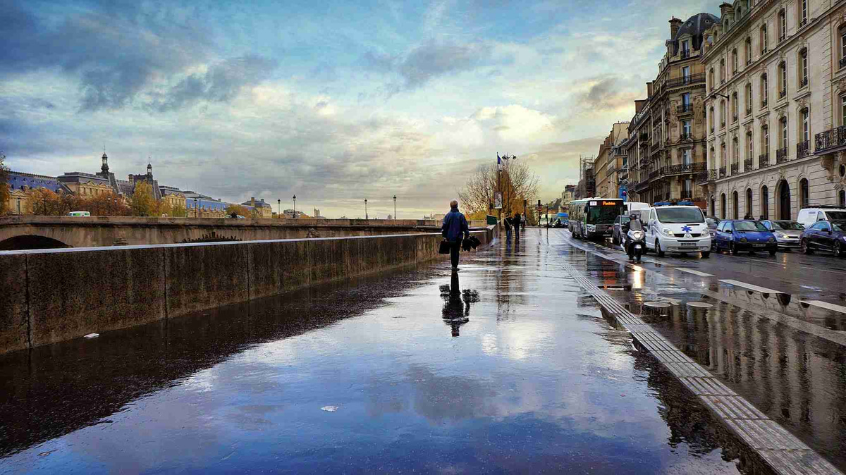Paris_Rainy_Day_with_Reflective_Pavement