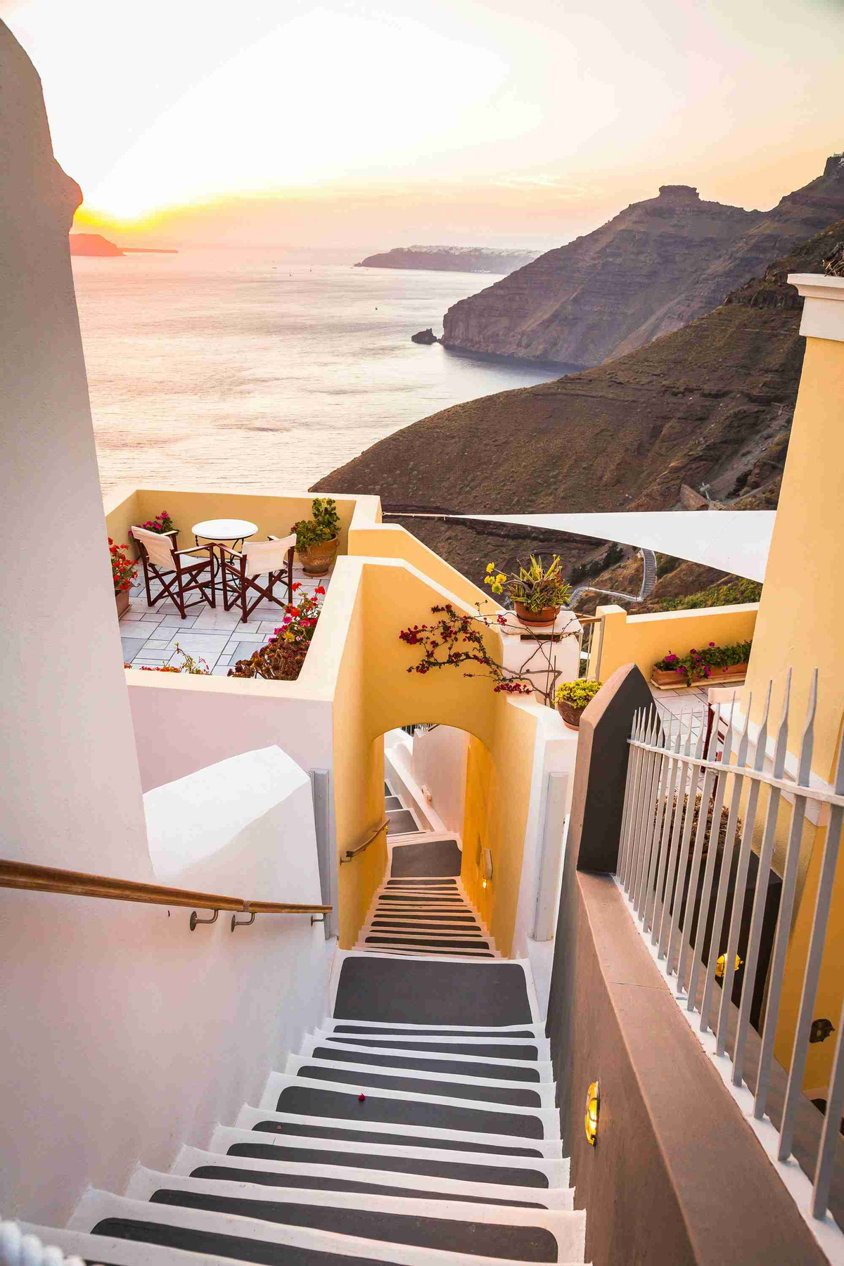 Santorini_Sunset_View_Over_Caldera_From_Whitewashed_Stairs