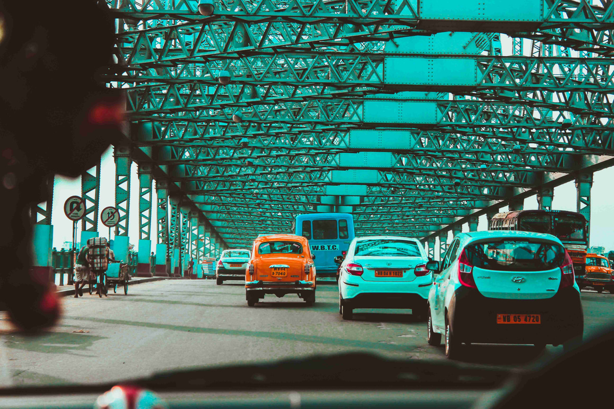 Vibrant_City_Bridge_Traffic