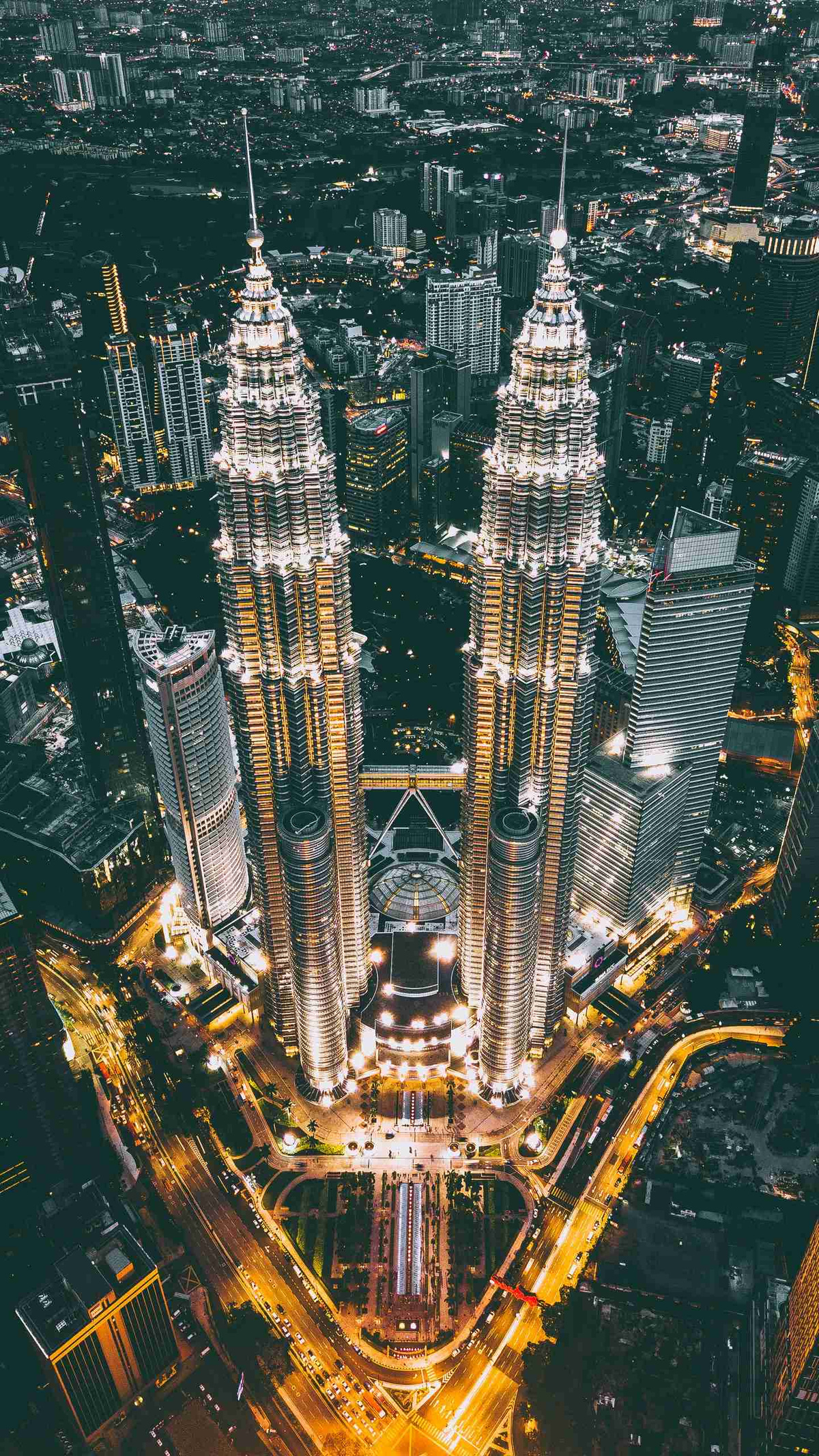 Petronas_Twin_Towers_Night_Aerial