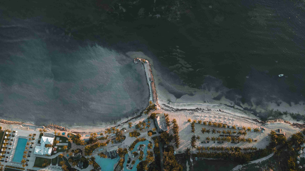 tyrone-sanders-Tropical-Resort-Aerial-View-unsplash