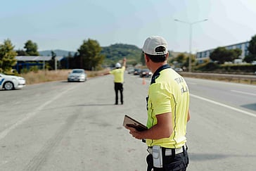 Roadside Assistance for Travelers: How to Deal with Different Traffic Police